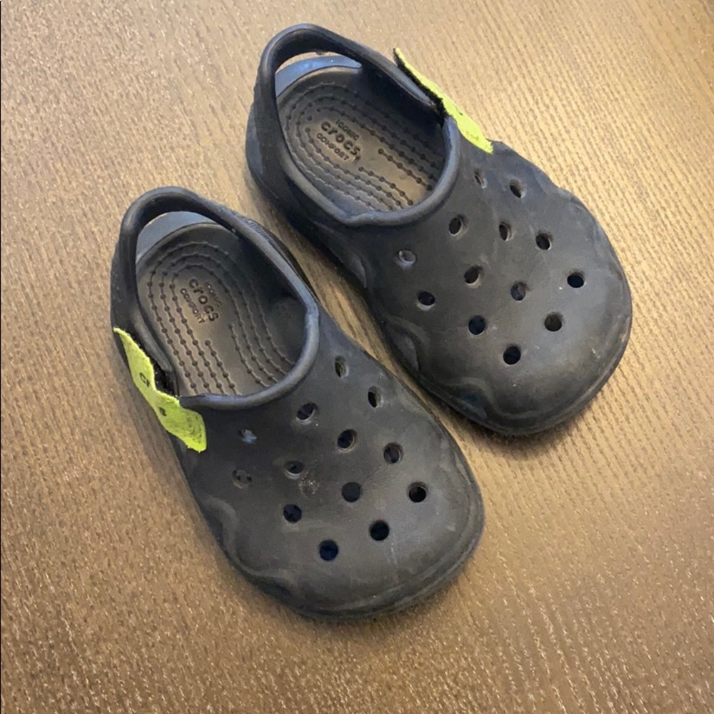Toddler crocs size 6